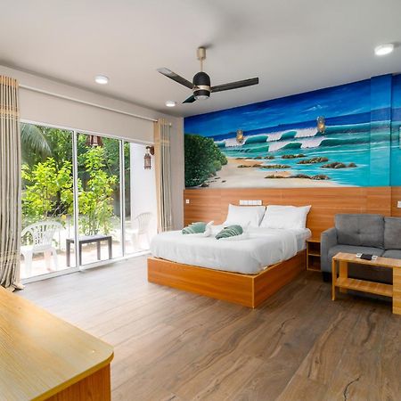 Ukulhas Villa Oceanview Hotel & Spa Exterior foto