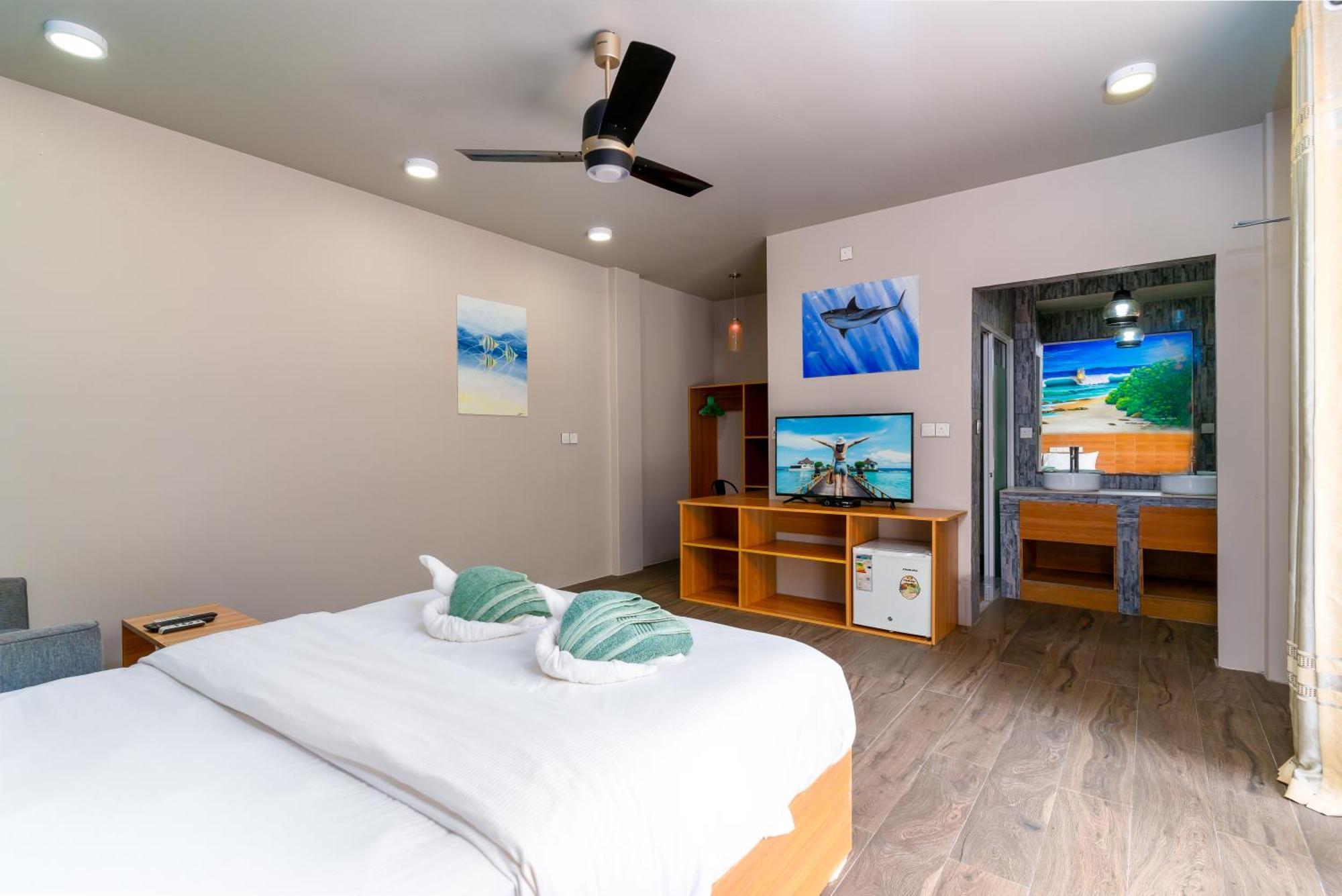 Ukulhas Villa Oceanview Hotel & Spa Exterior foto