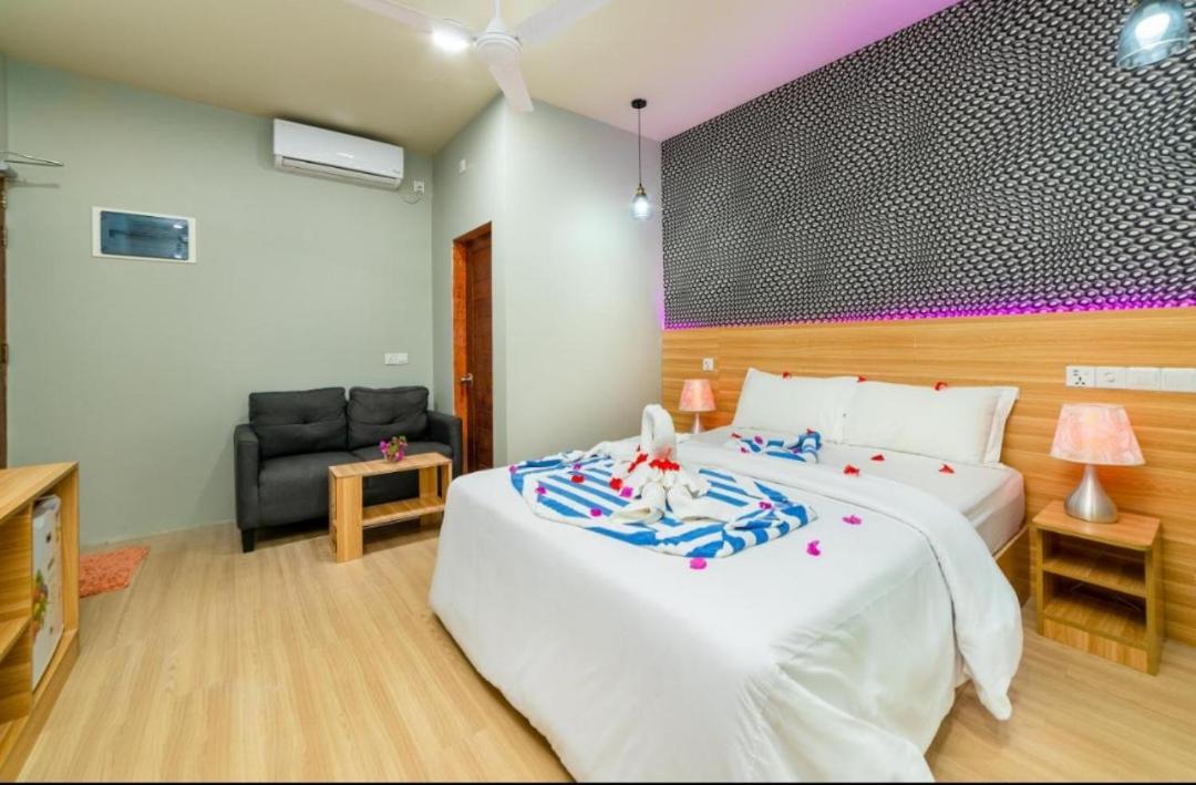 Ukulhas Villa Oceanview Hotel & Spa Exterior foto